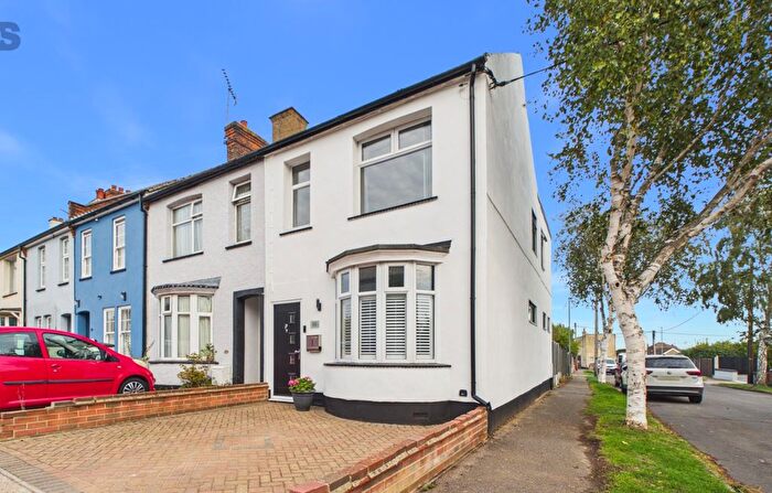 4 Bedroom End Terrace House For Sale In Short Road, Hadleigh, Essex, SS7
