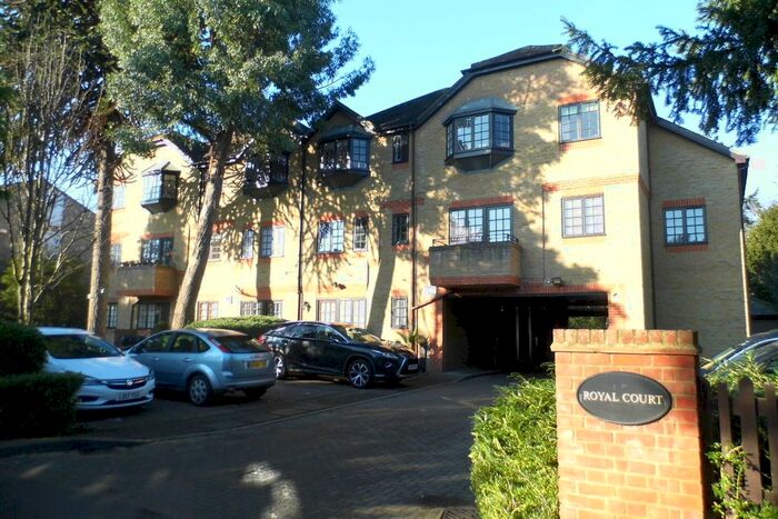 Studio To Rent In Queen Annes Gardens, Bush Hill Park EN1