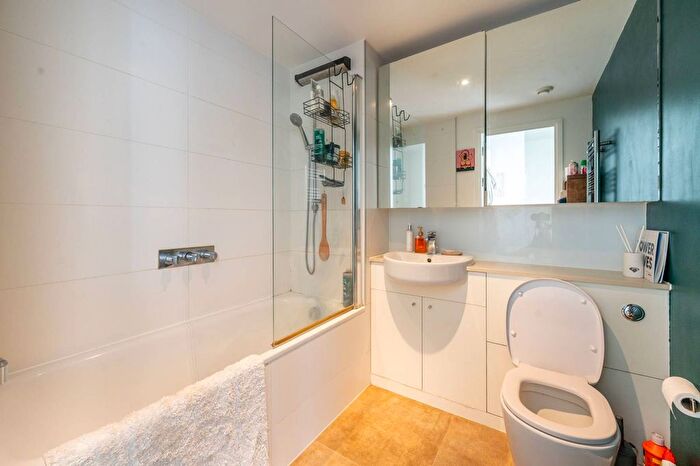 2 Bedroom Flat To Rent In Tayberry House, Stratford, London, E20