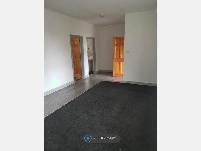 2 Bedroom Bungalow To Rent In Pollits Farm Close, Bradford, BD6