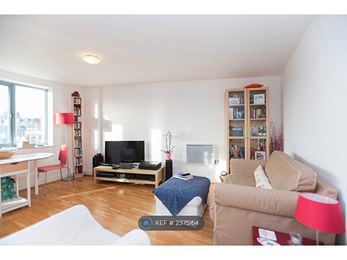 2 Bedroom Flat To Rent In Regents Park Road, London, NW1