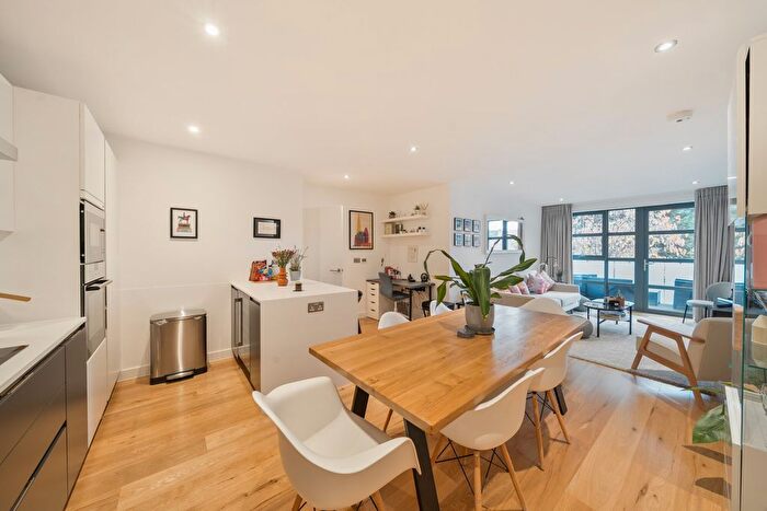 2 Bedroom Flat For Sale In Pages Walk, London, SE1