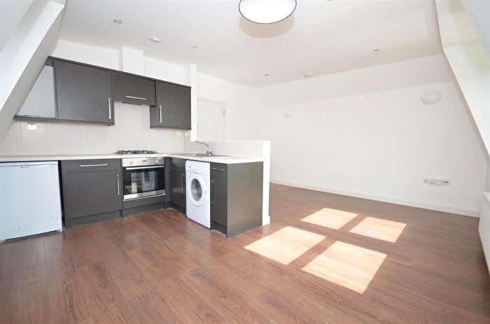 1 Bedroom Flat To Rent In High Road, N2