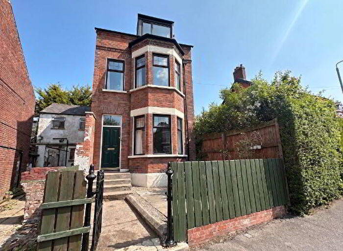 4 Bedroom Detached House For Sale In Charnwood Avenue, Belfast, BT15