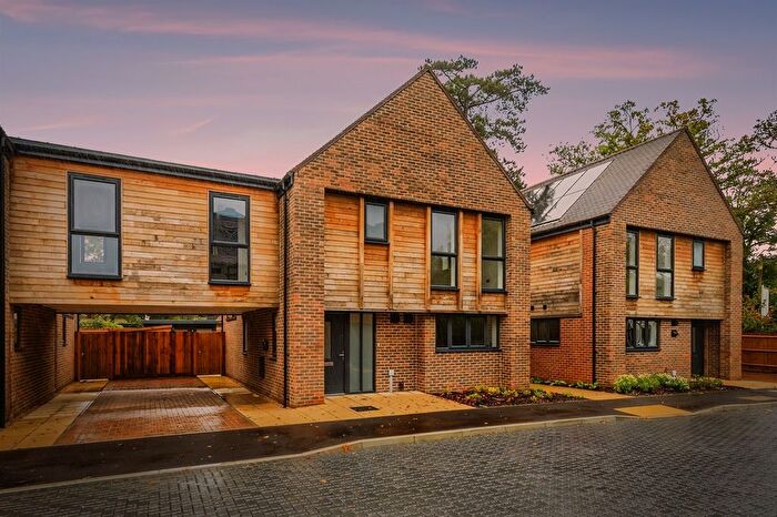 4 Bedroom Link Detached House For Sale In Hanlye Lane, Cuckfield, Haywards Heath, RH17