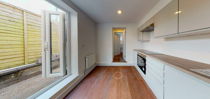 1 Bedroom Flat To Rent In Godstone Road, Surrey, CR3