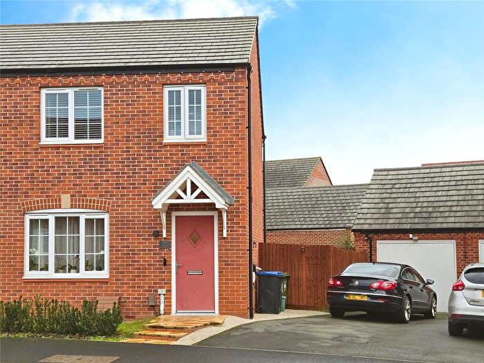 3 Bedroom Semi Detached House For Sale In Palmer Crescent, Warwick, Warwickshire, CV34