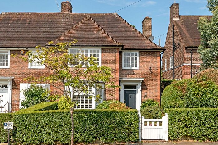 4 Bedroom Semi-Detached House To Rent In Gurney Drive, London, N2