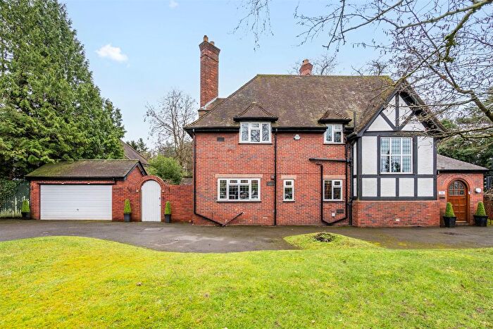 3 Bedroom Detached House For Sale In Hampton Lane, Solihull, B91