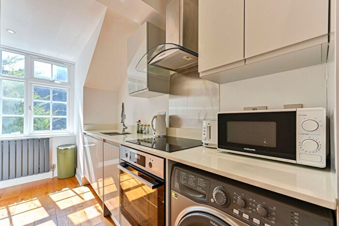 Studio For Sale In Fitzneal Street, East Acton, London, W12