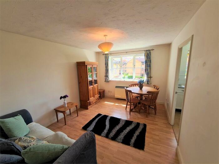 1 Bedroom Flat To Rent In Lucas Gardens, East Finchley, N2