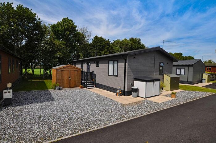 2 Bedroom Mobile/park Home For Sale In Merley House Lane, Wimborne, BH21