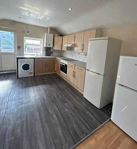 5 Bedroom House Of Multiple Occupation To Rent In Woodville Road, Cardiff(City), CF24