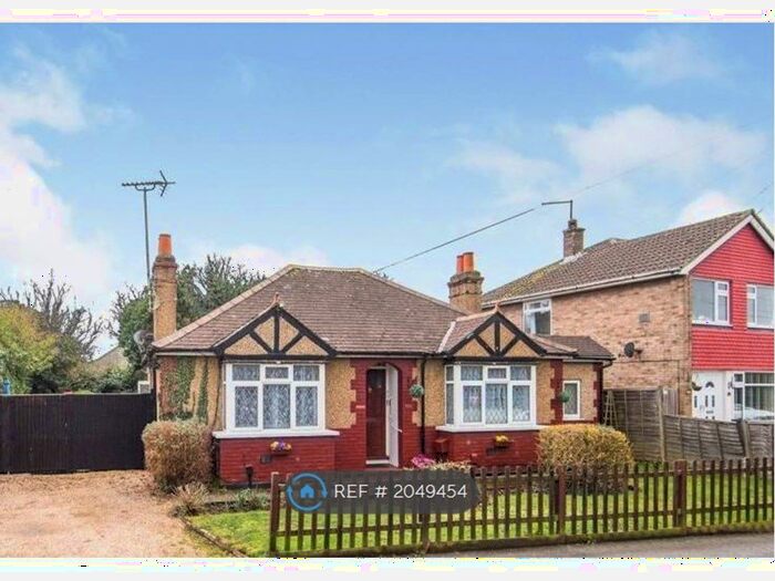4 Bedroom Bungalow To Rent In Oaks Road, Stanwell, Staines-Upon-Thames, TW19