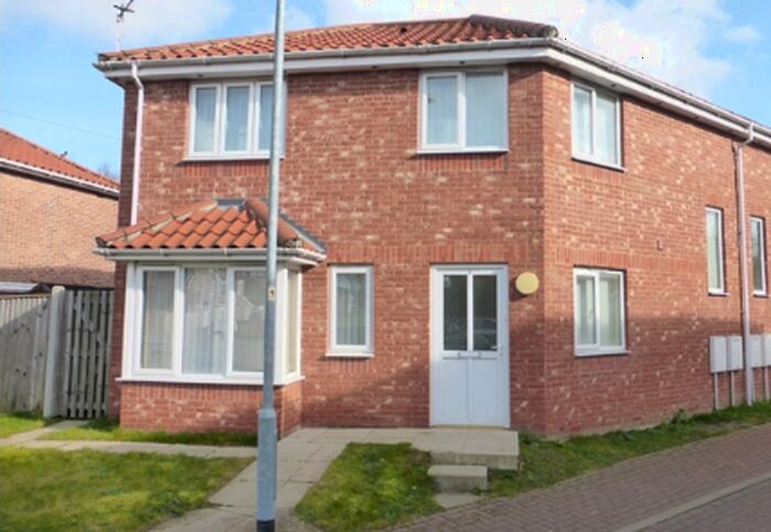 4 Bedroom Semi-Detached House To Rent In Filby Close, Norwich, Norfolk NR5