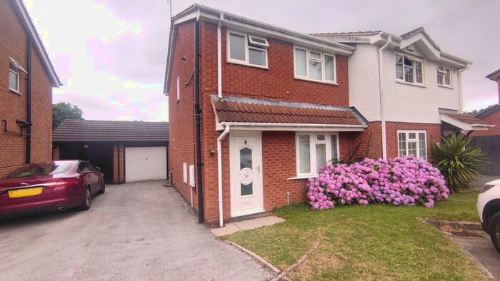 3 Bedroom Semi-Detached House To Rent In Whitemoor Drive, Solihull, B90
