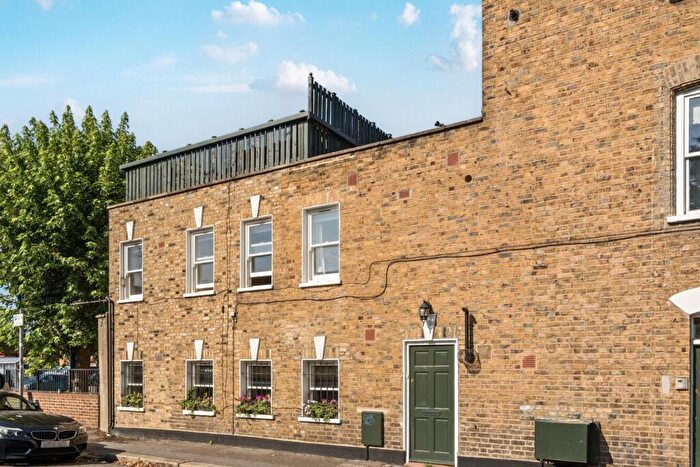 3 Bedroom Flat For Sale In Grove Lane, Camberwell, London, SE5