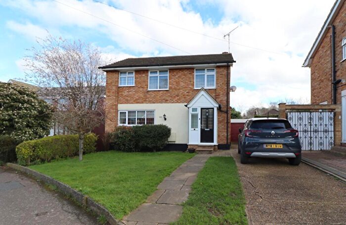 3 Bedroom Detached House For Sale In Glebe Drive, Rayleigh, SS6