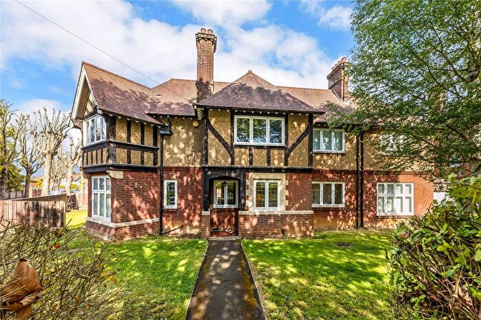 6 Bedroom Detached House For Sale In London Road, Luton, Bedfordshire, LU1