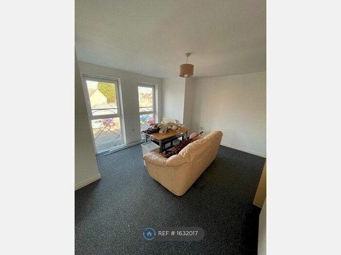 2 Bedroom Flat To Rent In Thackhall Street, Coventry, CV2