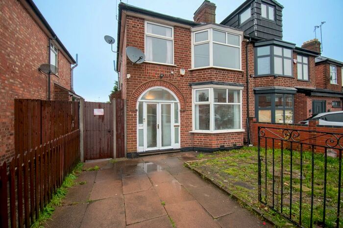 3 Bedroom Semi-Detached House To Rent In Green Lane Road, Leicester, LE5