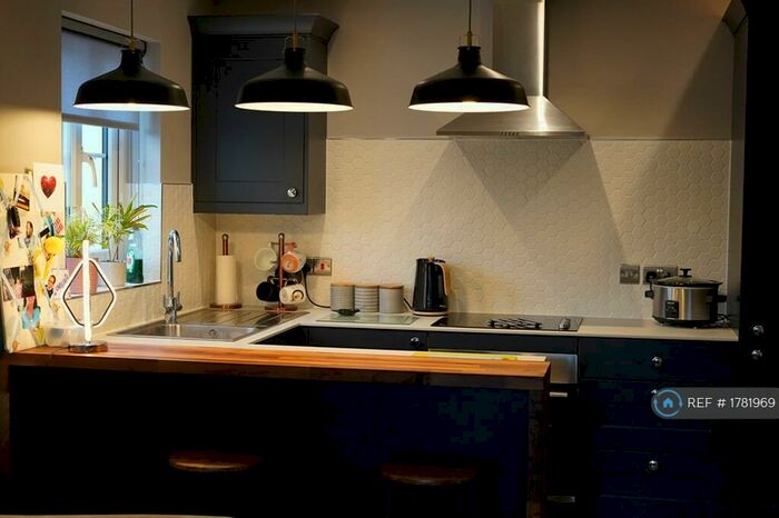 1 Bedroom Flat To Rent In Abbey Manor, Yeovil, BA21