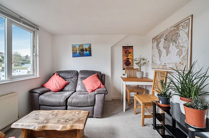 2 Bedroom Flat For Sale In Youngs Park Road, Paignton, Devon, TQ4