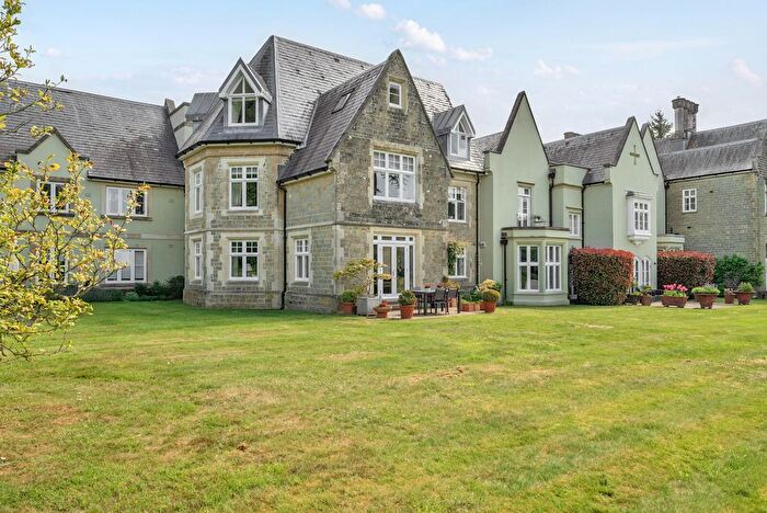 2 Bedroom Flat For Sale In Woolmer Lane, Bramshott, Liphook, GU30