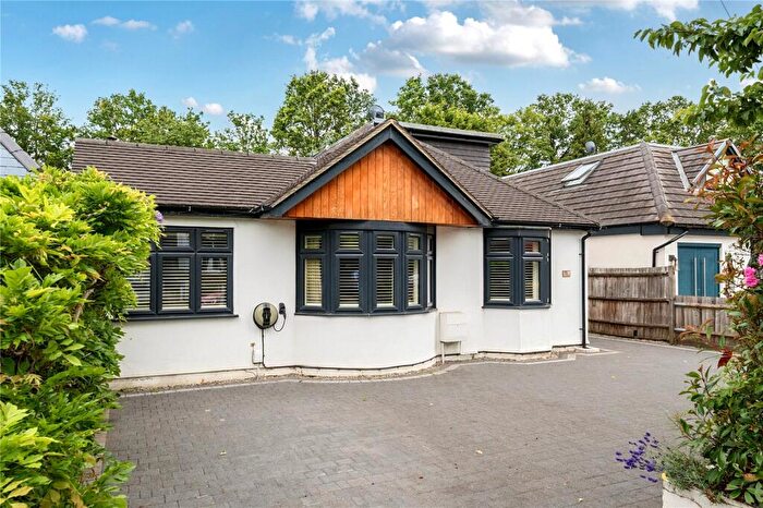 4 Bedroom Detached House For Sale In The Woodlands, Esher, KT10