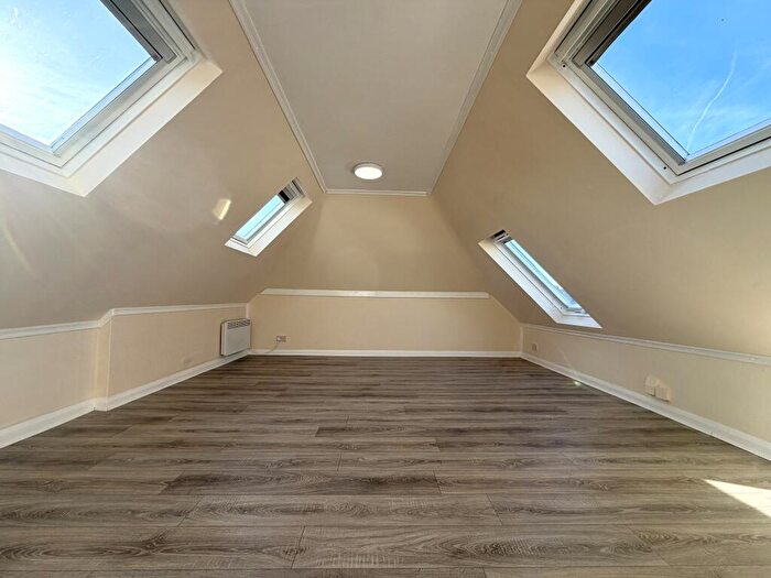 Studio To Rent In Langdale Gardens, BN3