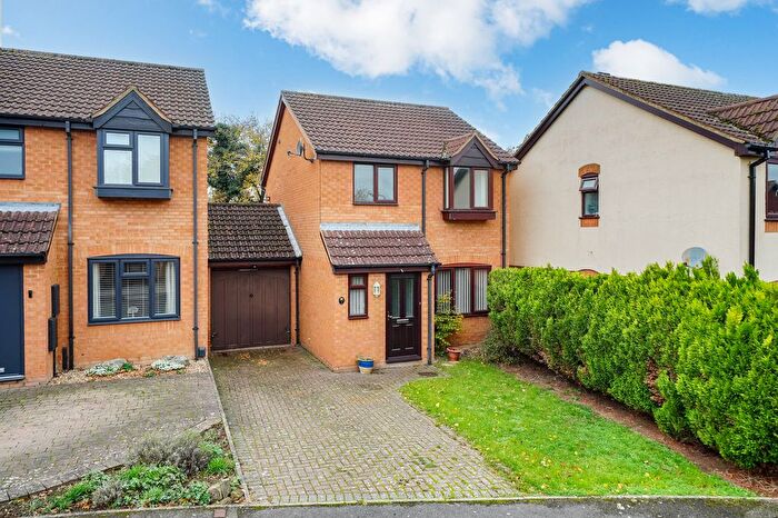 3 Bedroom Link Detached House For Sale In Little Orchards, Aylesbury, Buckinghamshire, HP20