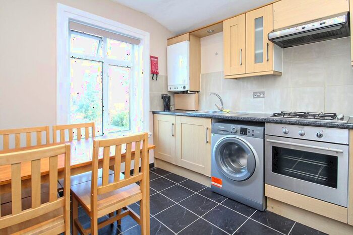 2 Bedroom Flat To Rent In Hornsey Park Road, Hornsey, N8