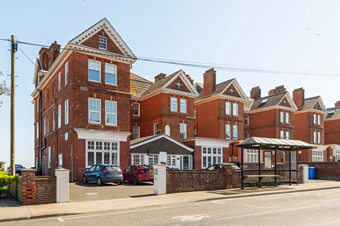 1 Bedroom Flat For Sale In Kirkley Cliff Road, Lowestoft, NR33