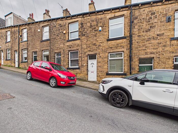 3 Bedroom Property For Sale In Stanley Street, Bingley, BD16