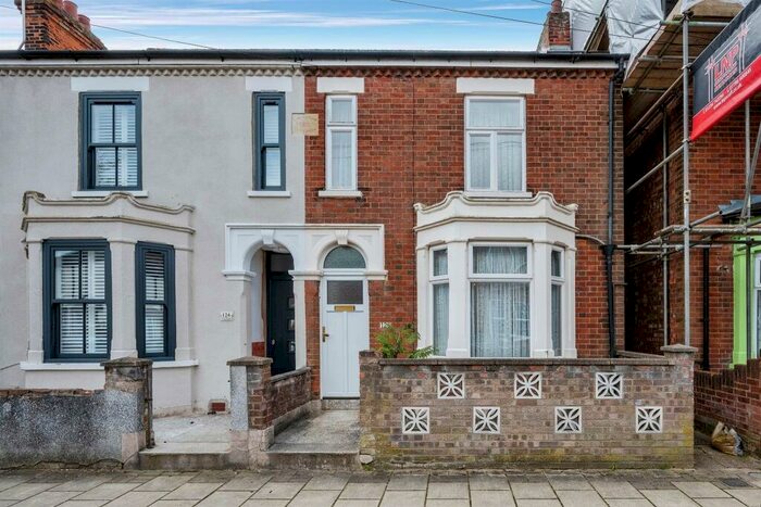 3 Bedroom Semi Detached House For Sale In Honey Hill Road, Bedford, MK40