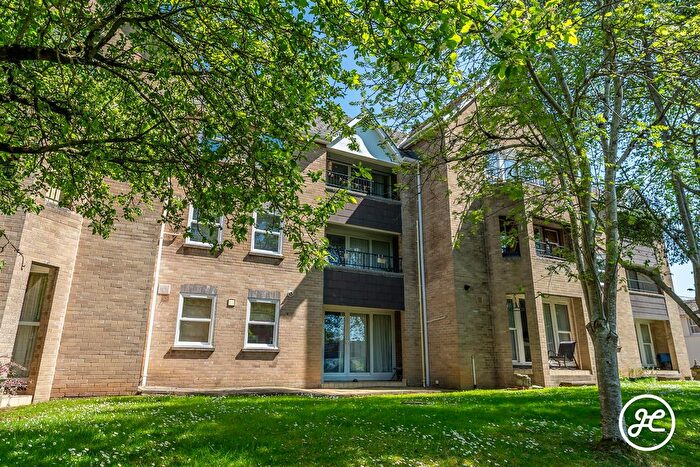 2 Bedroom Flat For Sale In Elm Grove, Taunton, TA1