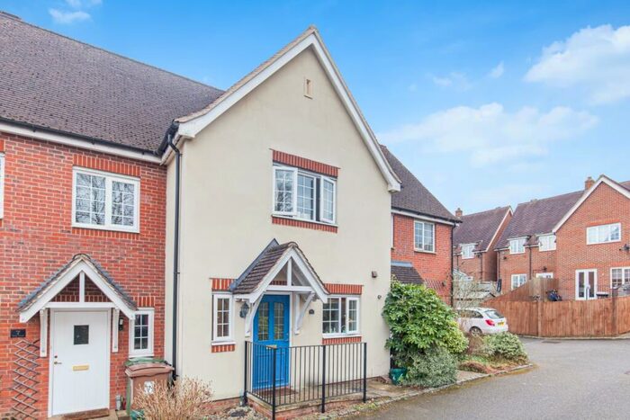 3 Bedroom Terraced House To Rent In Ross Court, Kennington, OX1