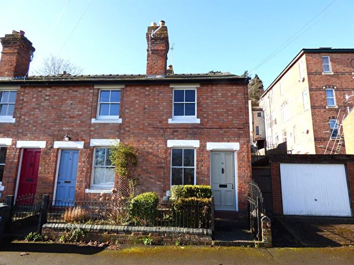 2 Bedroom End Of Terrace House For Sale In Oxford Road, Malvern, Worcestershire, WR14