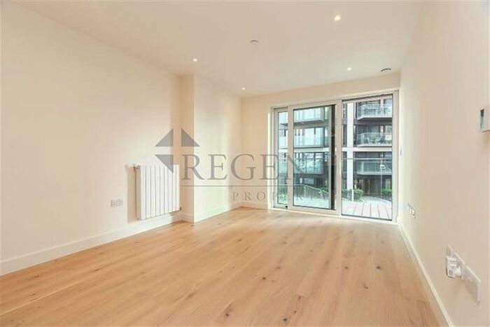 3 Bedroom Flat To Rent In Norton House, Duke Of Wellington Avenue, SE18