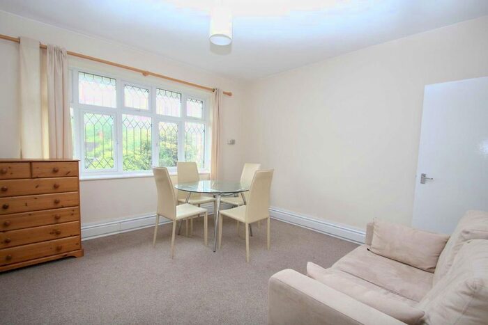 1 Bedroom Flat To Rent In Inner Park Road, London, SW19