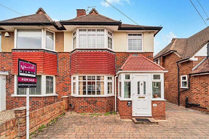 3 Bedroom Semi-detached House For Sale In Sandringham Drive, Ashford, TW15