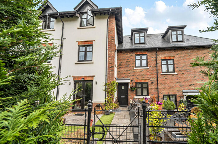 3 Bedroom Duplex For Sale In London Road, Bagshot, Surrey, GU19