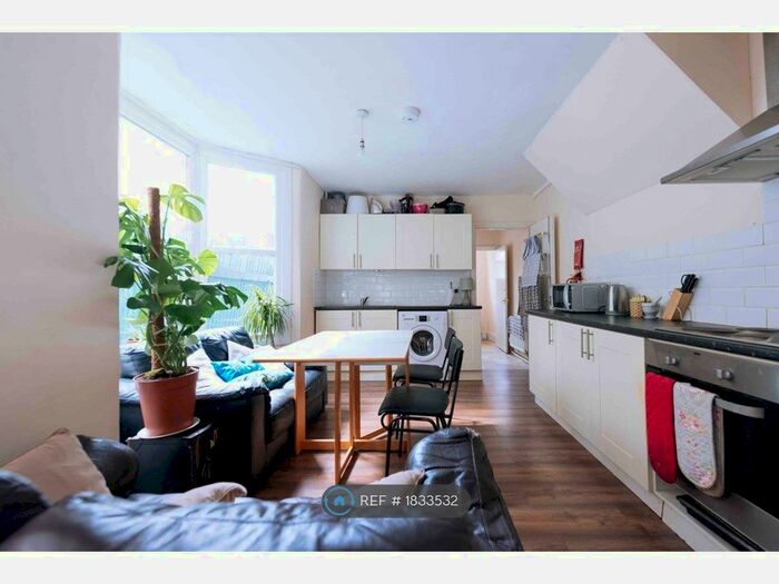 5 Bedroom Semi-Detached House To Rent In Ethnard Road, London, SE15