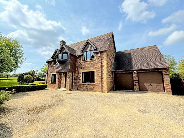 4 Bedroom Detached House For Sale In School Close, Keevil, Trowbridge, Wiltshire, BA14