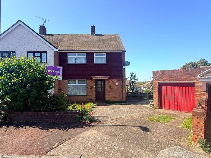 3 Bedroom Semi Detached House For Sale In Maunders Close, Chatham, ME5