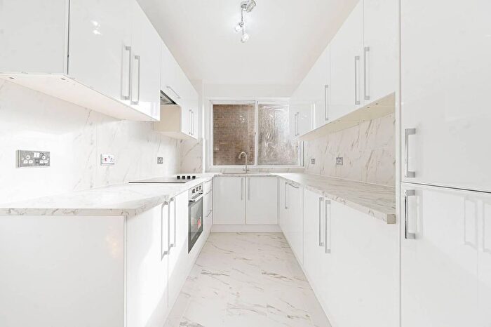 2 Bedroom Flat For Sale In Warwick Gardens, Earls Court, London, W14