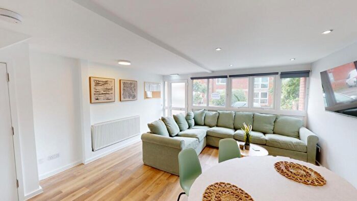 6 Bedroom House To Rent In Yew Tree Close, EX4