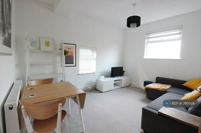 1 Bedroom Flat To Rent In Clarendon Road, Manchester, M16