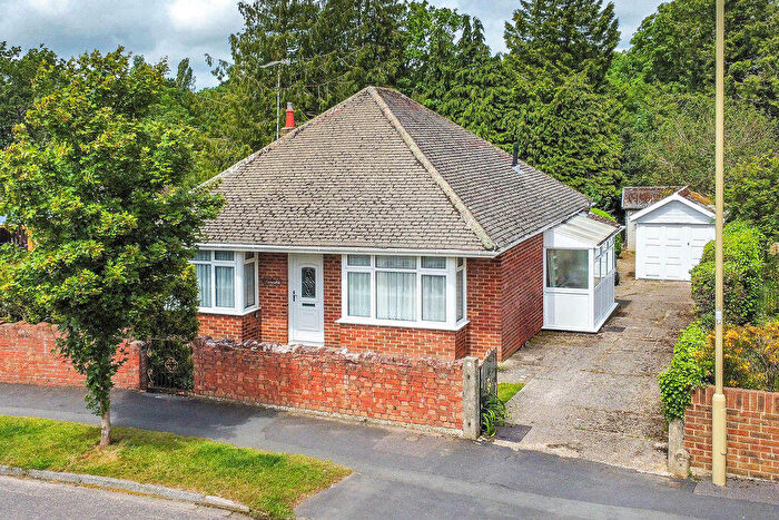 3 Bedroom Detached Bungalow For Sale In Lackford Avenue, Rushington, SO40