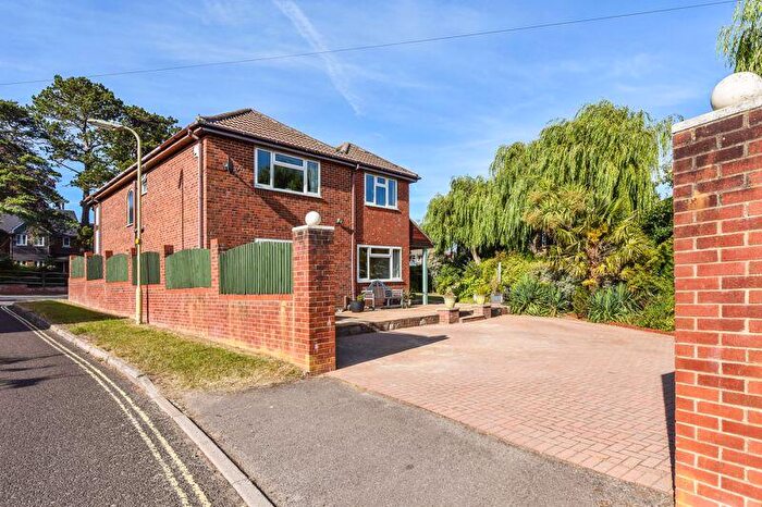 5 Bedroom Detached House For Sale In Victoria Close, Locks Heath, SO31